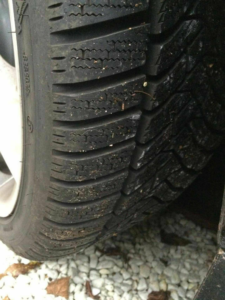 Die Reifen zur Halbzeit: Gerhard f&auml;hrt die Dunlop Winter Sport 5 auf seinem Passat