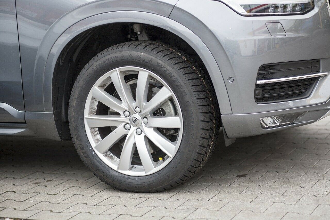 Udo gef&auml;llt die direkte R&uuml;ckmeldung und gute D&auml;mpfung. Er f&auml;hrt den Dunlop Winter Sport 5 auf seinem Volvo XC90 D5 AWD