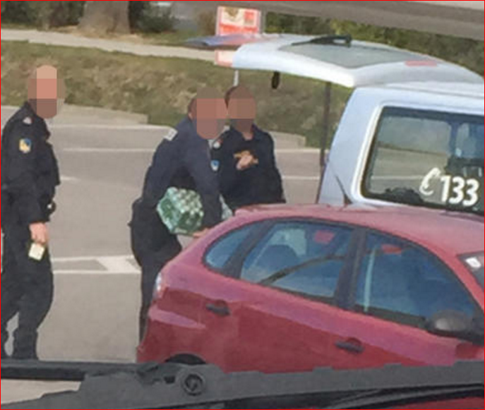 Vielleicht so: Ein Witzefred - um die Biker auf zu lockern