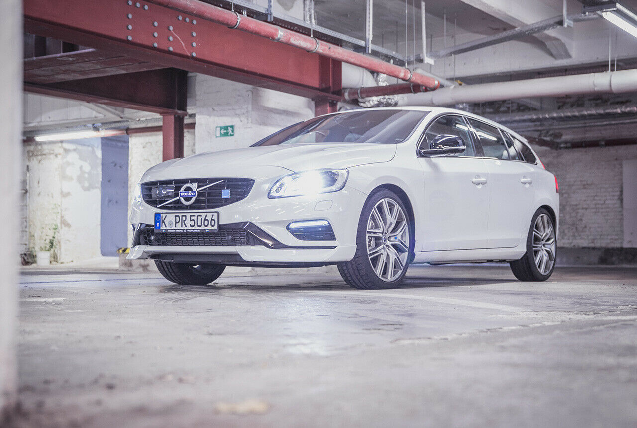 LED-Scheinwerfer bietet Volvo für den V60 nicht an, die Dual-Xenon-Scheinwerfer sind beim Polestar serienmäßig