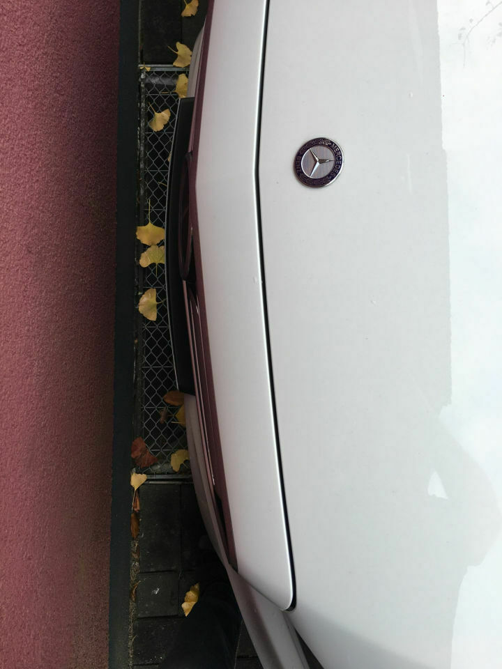 Spaltmaße Motorhaube über Scheinwerfer (Blick von der Seite)