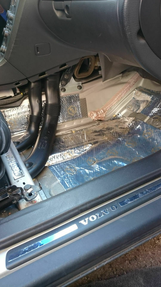 V70 II, Innengeräusche je nach Strassenbelag sehr laut