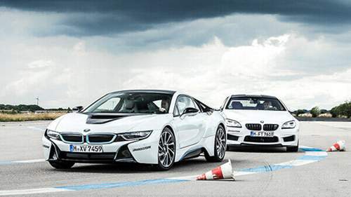 Sieben MOTOR-TALKer d&uuml;rfen in Maisach BMW M gegen BMW i antreten lassen