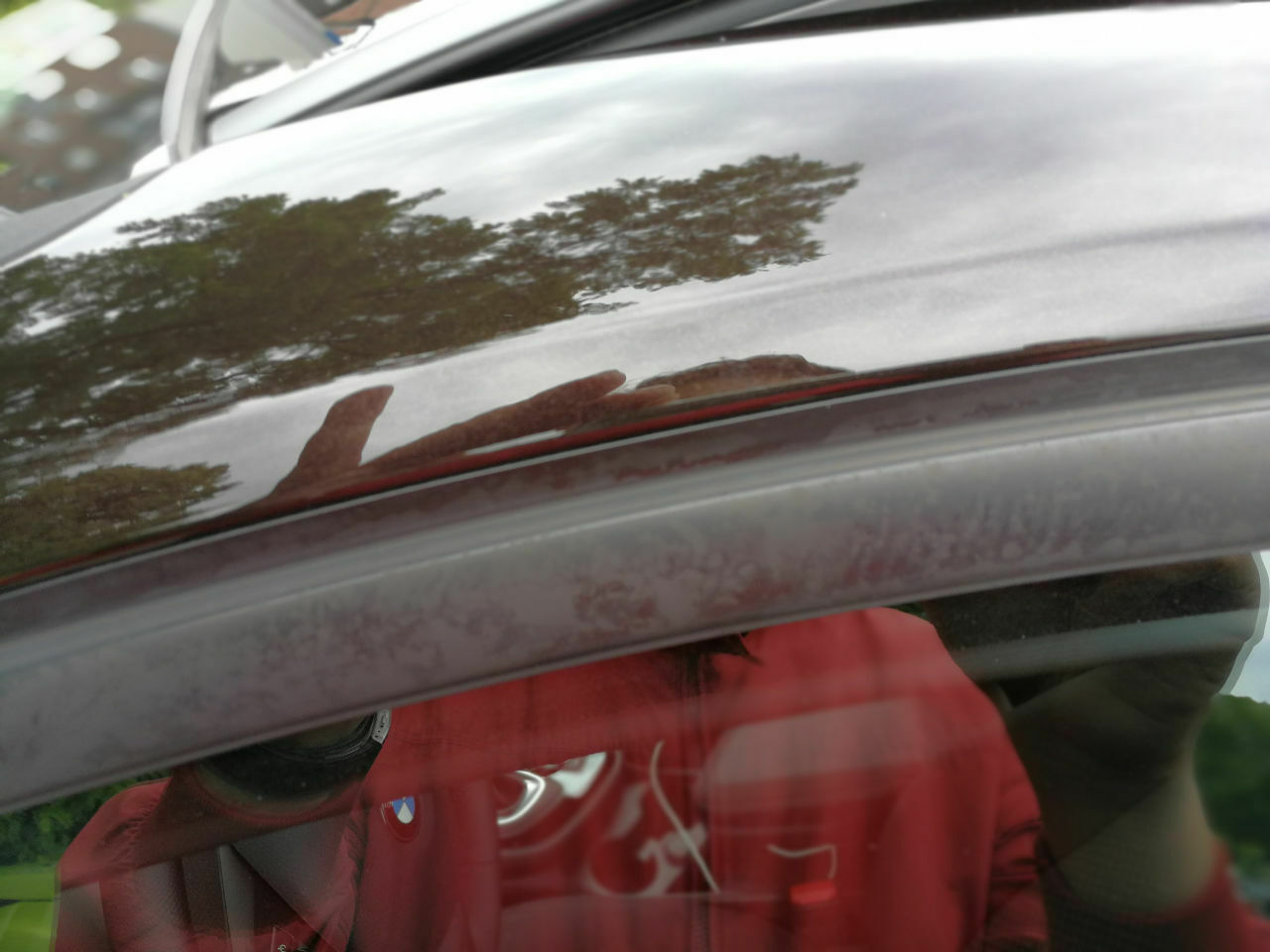 Fensterrahmen ausgeblichen beim neuen Fahrzeug