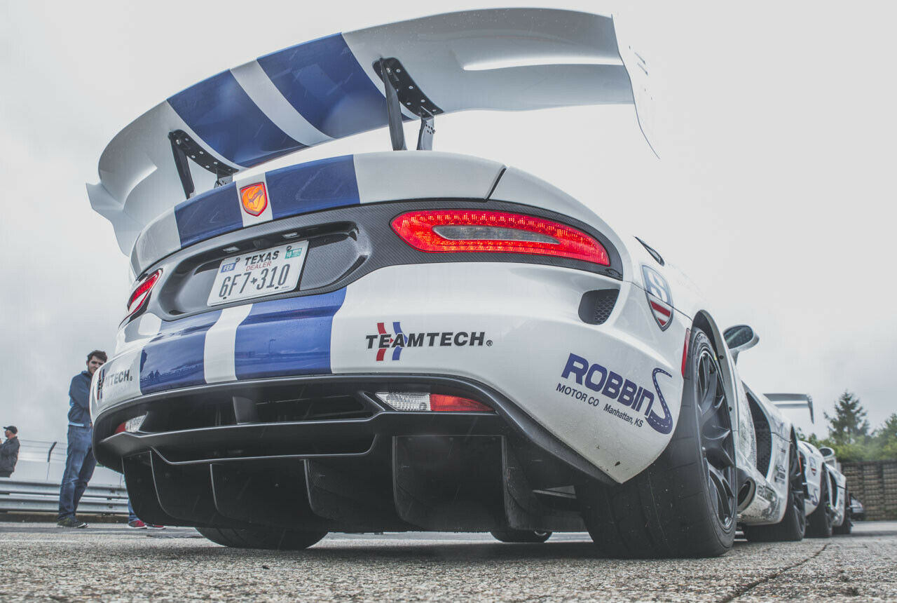 Das Spoilerwerk der Dodge Viper AR generiert beim Top-Speed von 285 km/h knapp eine Tonne Abtrieb