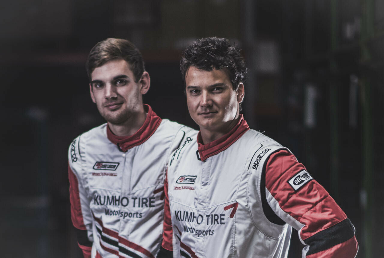Bald "Big in the USA"? Dominik Farnbacher (rechts) und Luca Stolz (links) sollen mit der Dodge Viper ACR den Nürburgring-Rekord holen