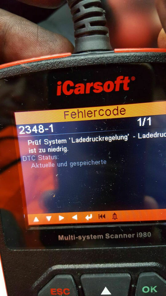 Gelbe Motorleuchte leuchtet bei Kick-Down