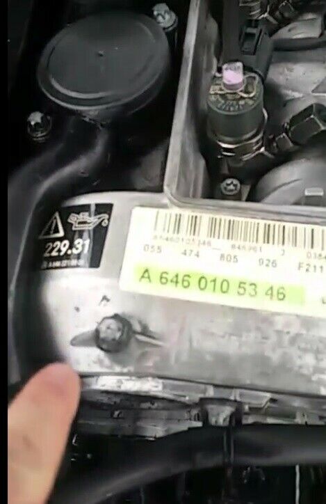 Keilriemen ein Stück über der Spannrolle