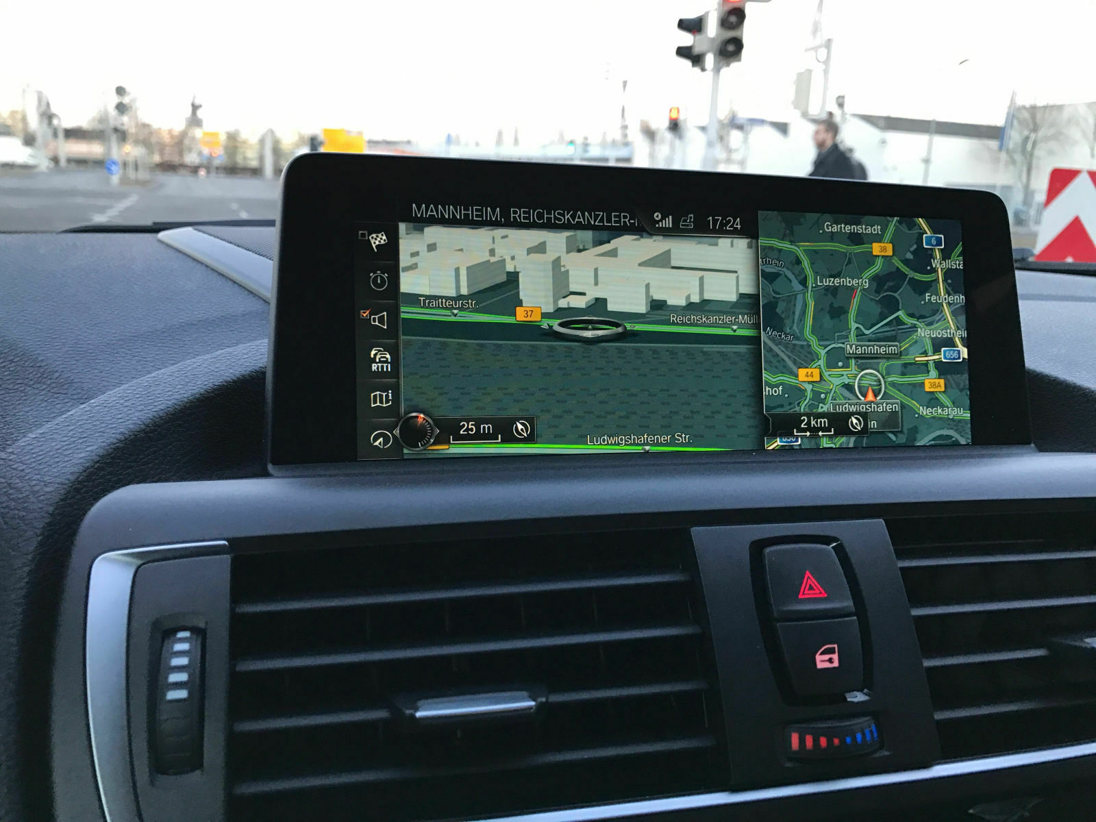 Unterschied Navi Business und Professional?