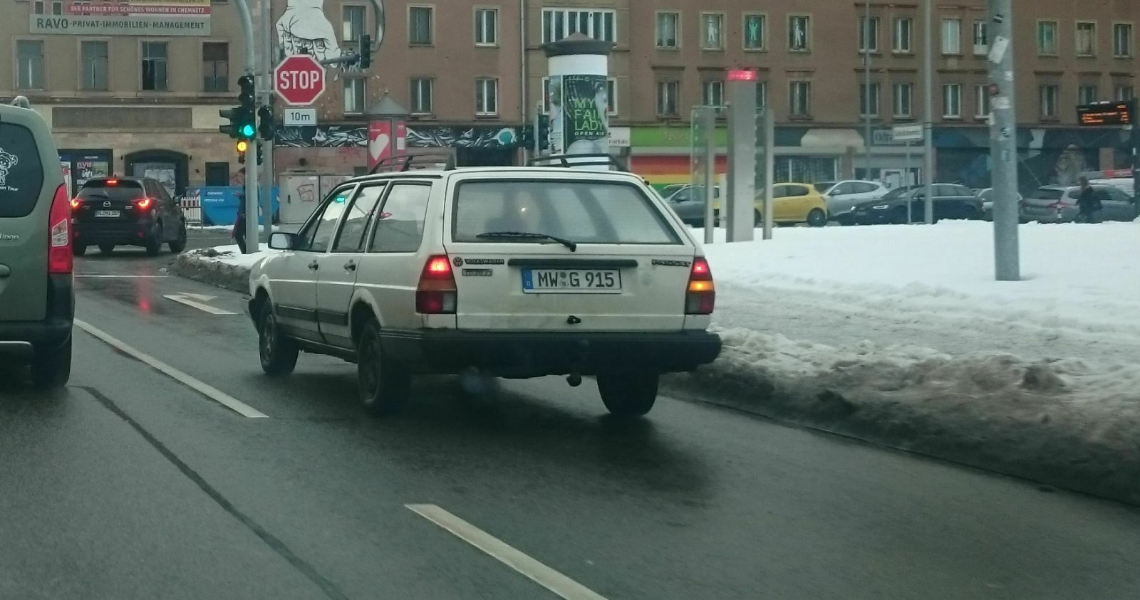 Der Schrottplatz - Spiegelsymmetrisch des Showrooms