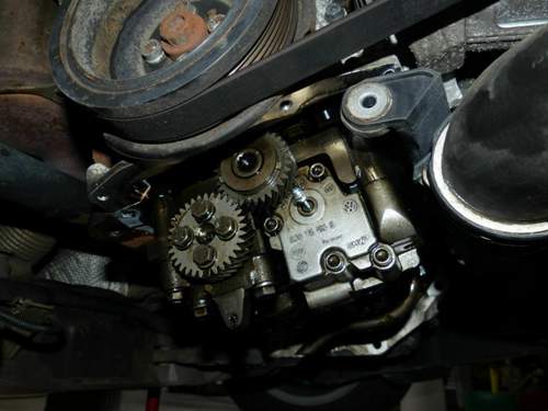 Agw-und-oelpumpe-von-unten