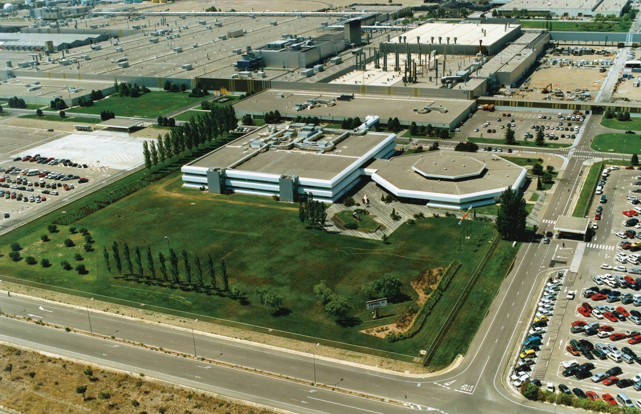 In Saragossa (Spanien) arbeiten mehr als 5.000 Opelaner. Neben dem Corsa bauen sie den Meriva und den Mokka. Hinzu kommen ab 2017 Modelle aus der Kooperation mit PSA