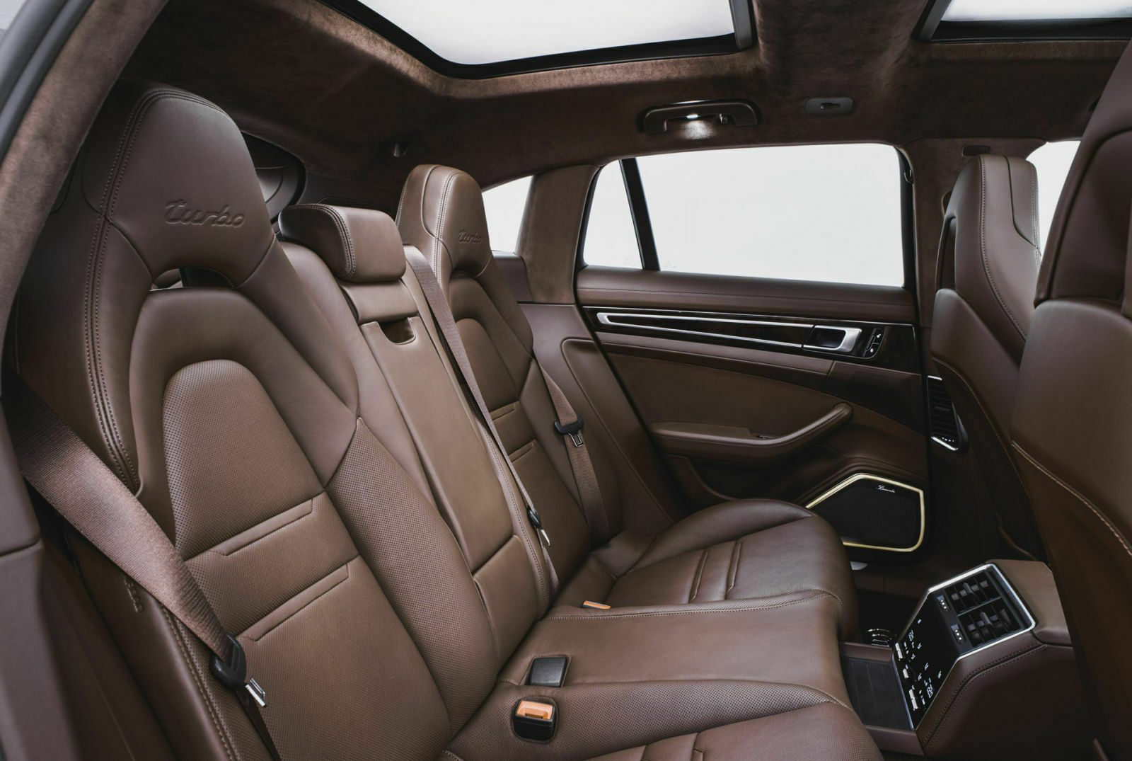 Erstmals gibt es drei Sitze im Panamera-Fond