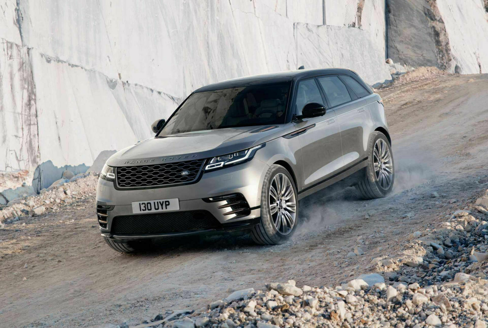 Der Velar sortiert sich preislich und von der Größe her zwischen Evoque und Range Rover Sport ein, mit Nähe zum Sport