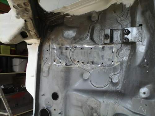 Motorraum-blanke-stelle