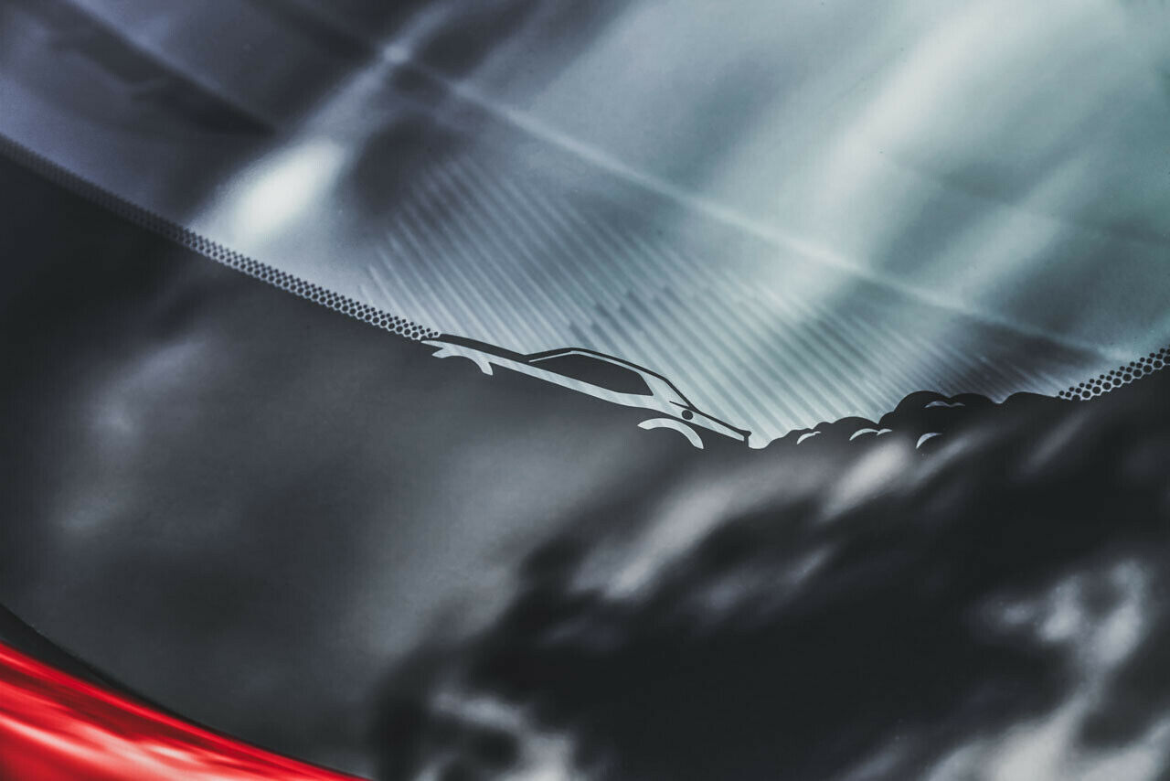 Hübsches Detail: Demon im Scheibenrahmen