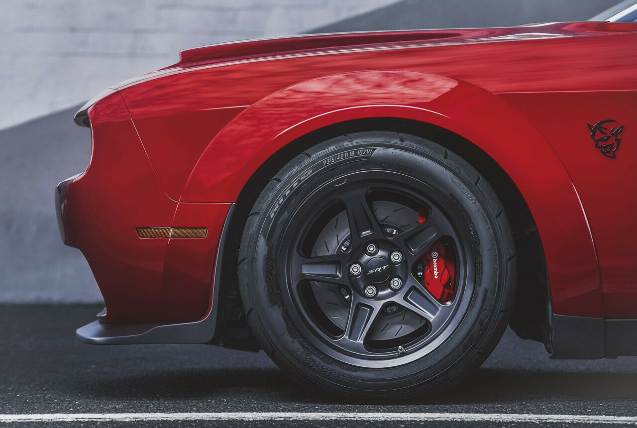 Bremse und Stabilisator sind im Demon kleiner als im Hellcat