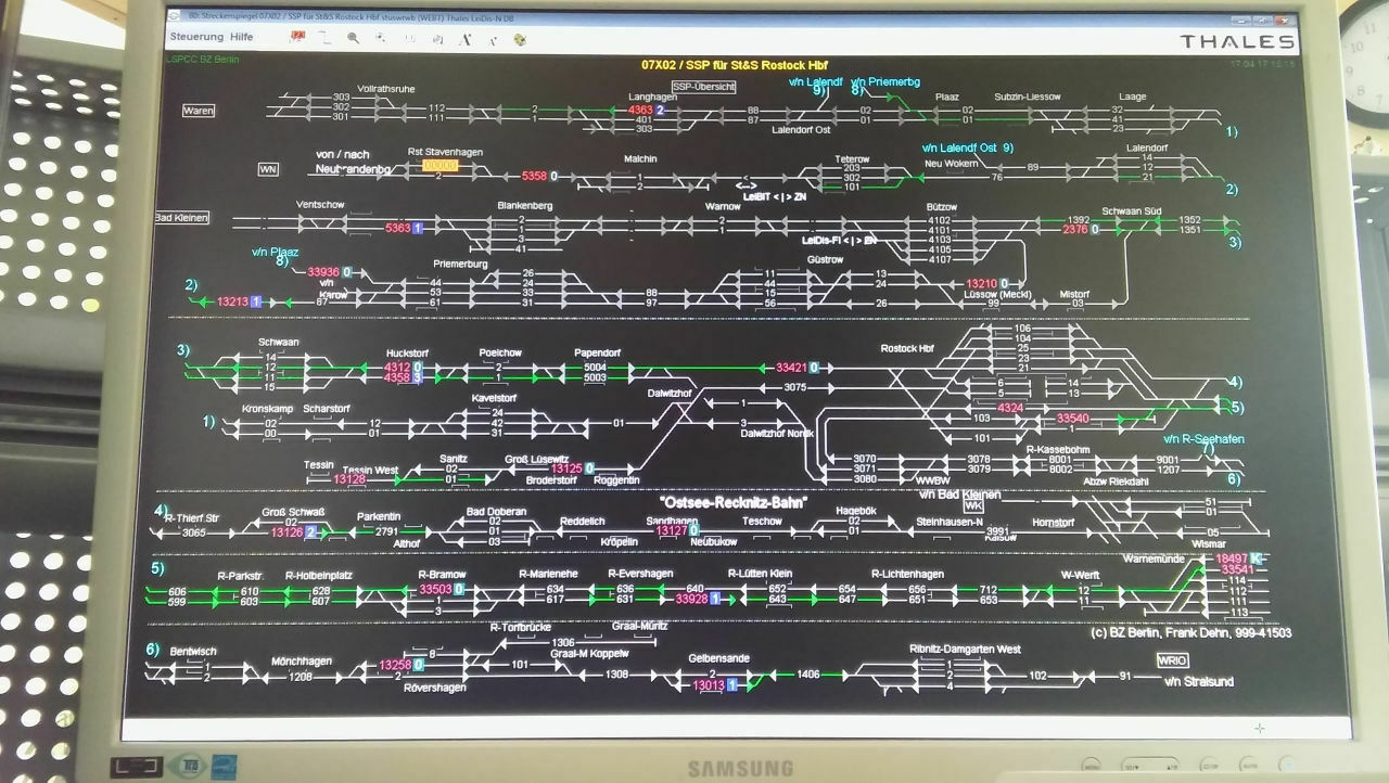 Der Schrottplatz - Spiegelsymmetrisch des Showrooms