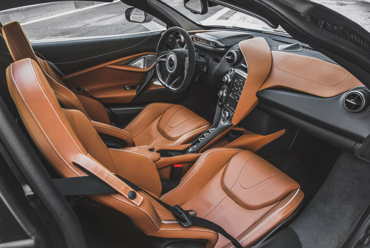 Den Innenraum staffiert McLaren beim 720S mit viel Leder und Carbon aus