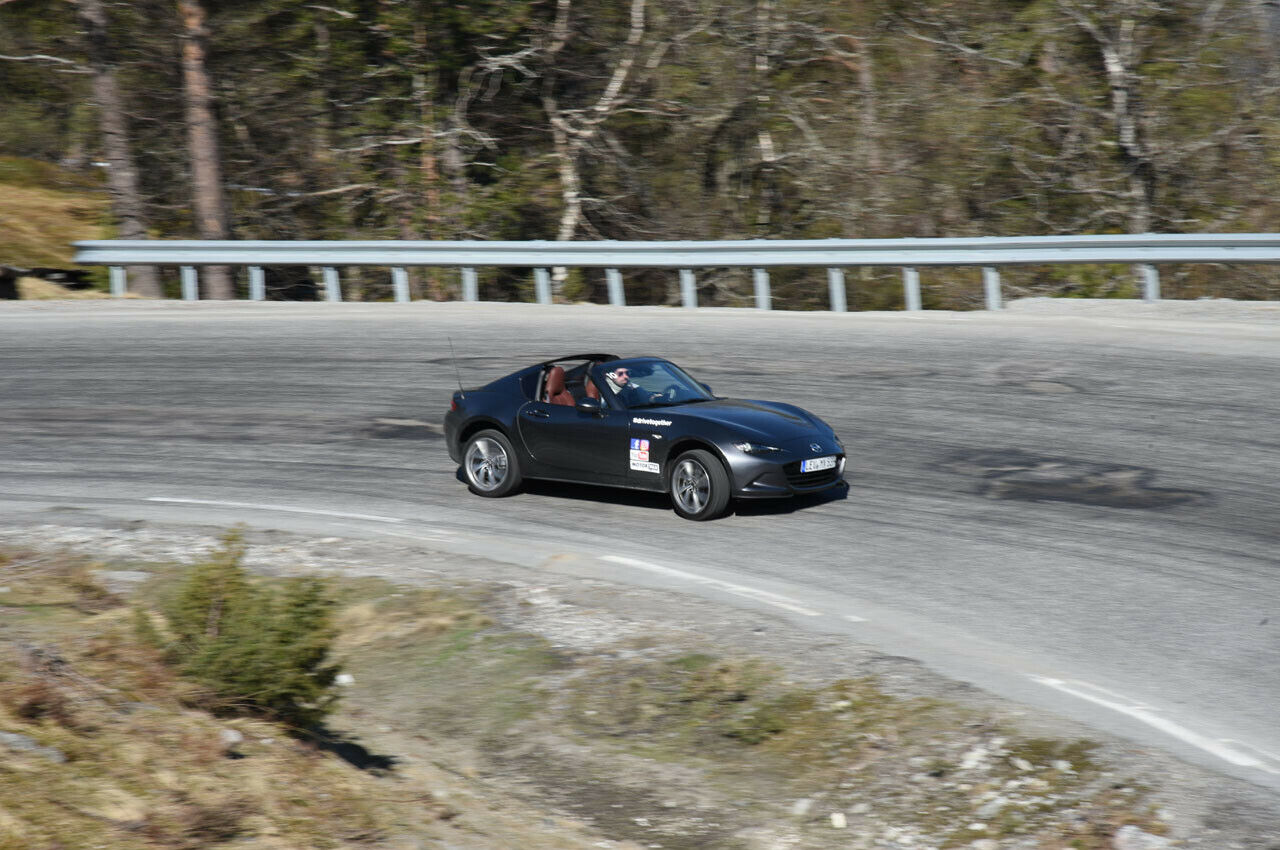 Mazda MX-5 RF: Kleiner Wendekreis und kurzer Lenkeinschlag – ideal für enge Kurven