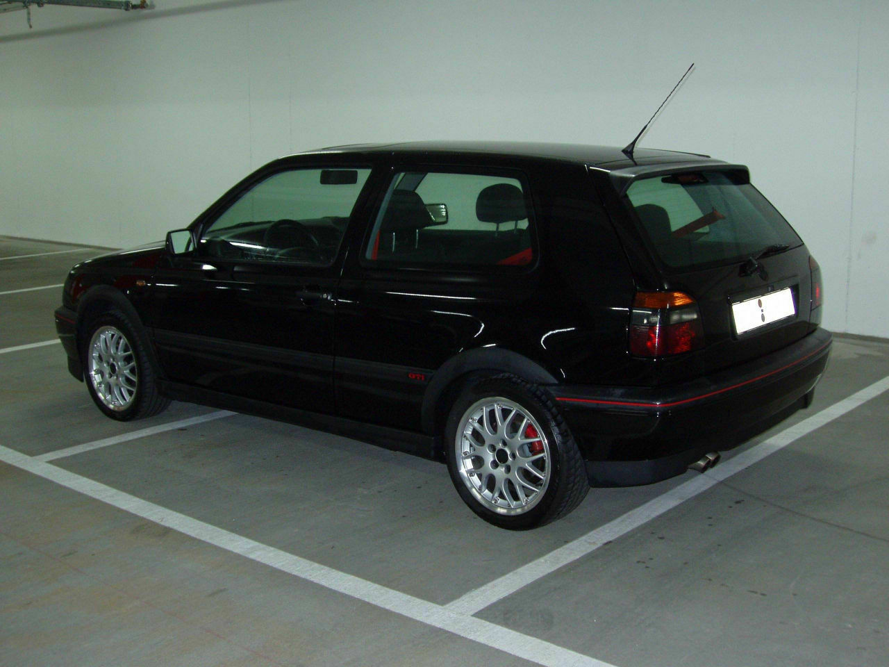 vw-061-sommer-edition-schraegansicht-von-hinten-links