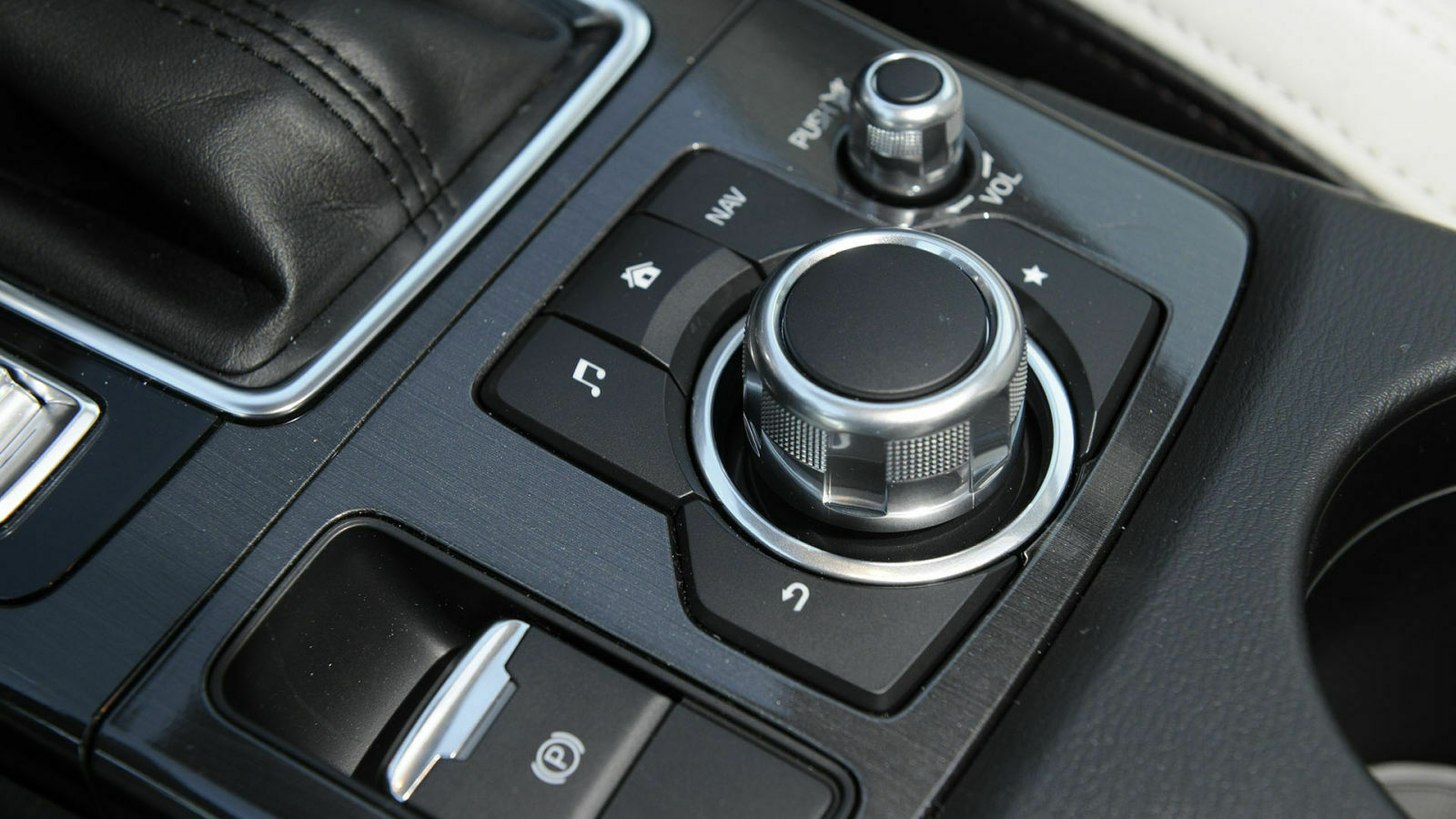 Mit dem Facelift, das Anfang 2015 in den Markt startete, wurde die Bedienung nochmals verbessert