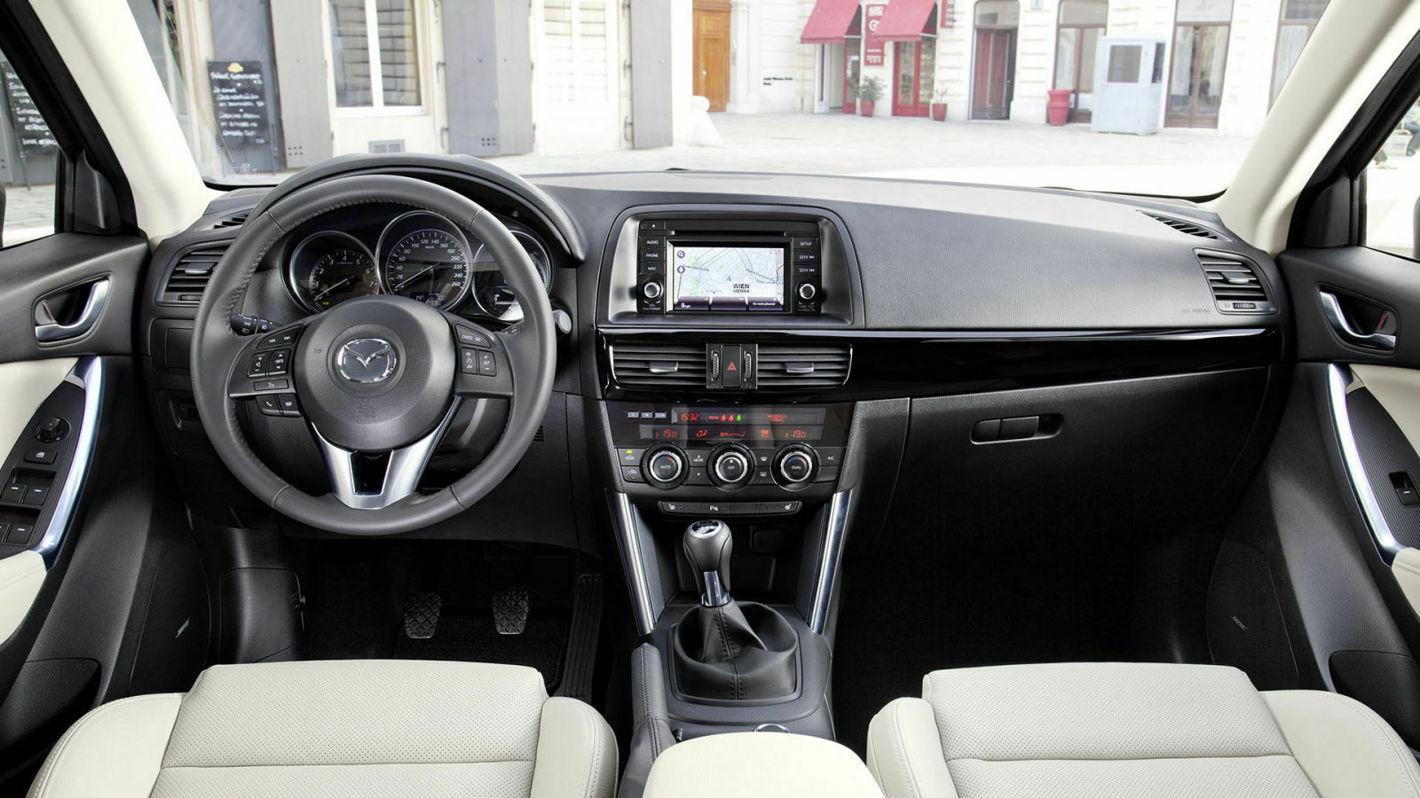 Solide verarbeitet und übersichtlich: Das Interieur des Mazda CX-5 vor der Modellpflege