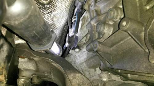 Diffdrucksensor-eingebaut-schaltgetriebe-von-vorn-unten-rechts