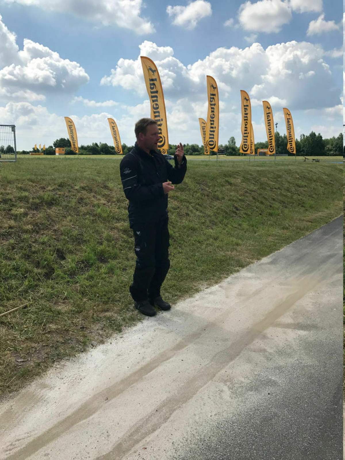 Ein Motorrad mit Assistenzsystemen (und einem geübten Fahrer) kommt auch mit schwierigen Situationen zurecht