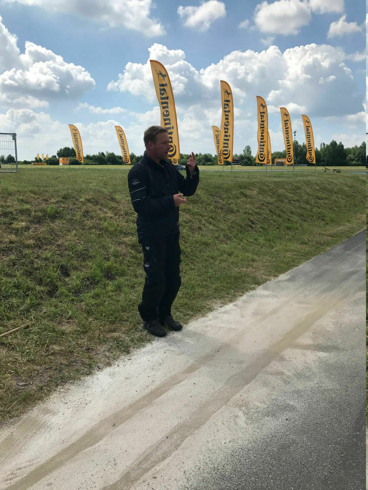 Ein Motorrad mit Assistenzsystemen (und einem ge&uuml;bten Fahrer) kommt auch mit schwierigen Situationen zurecht