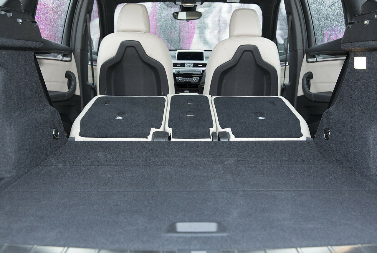 Bei umgelegter Rückbank passen 1.550 Liter in den BMW X1, die Ladefläche wird nicht komplett eben