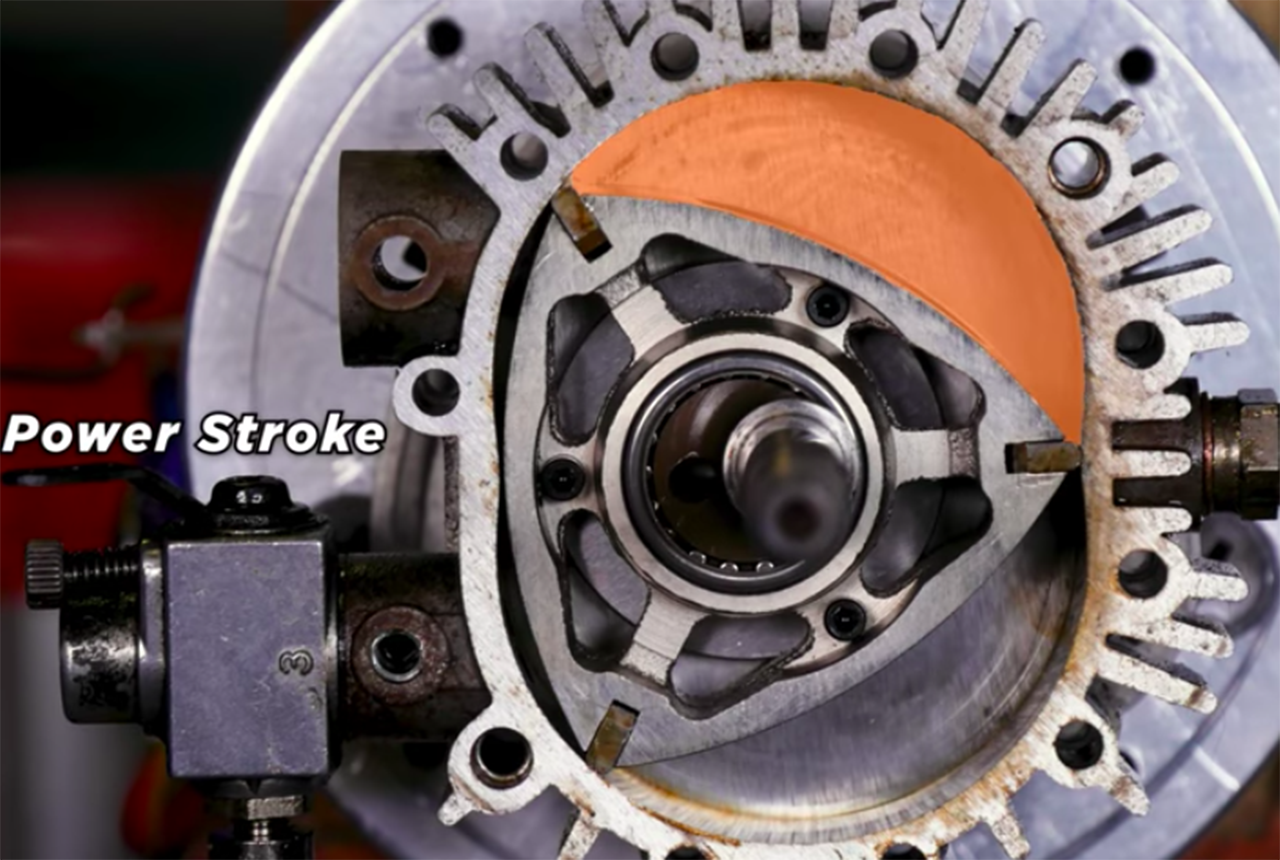 Die Arbeitsweise eines Wankelmotors (4 von 5): Die Explosion treibt den Kolben an