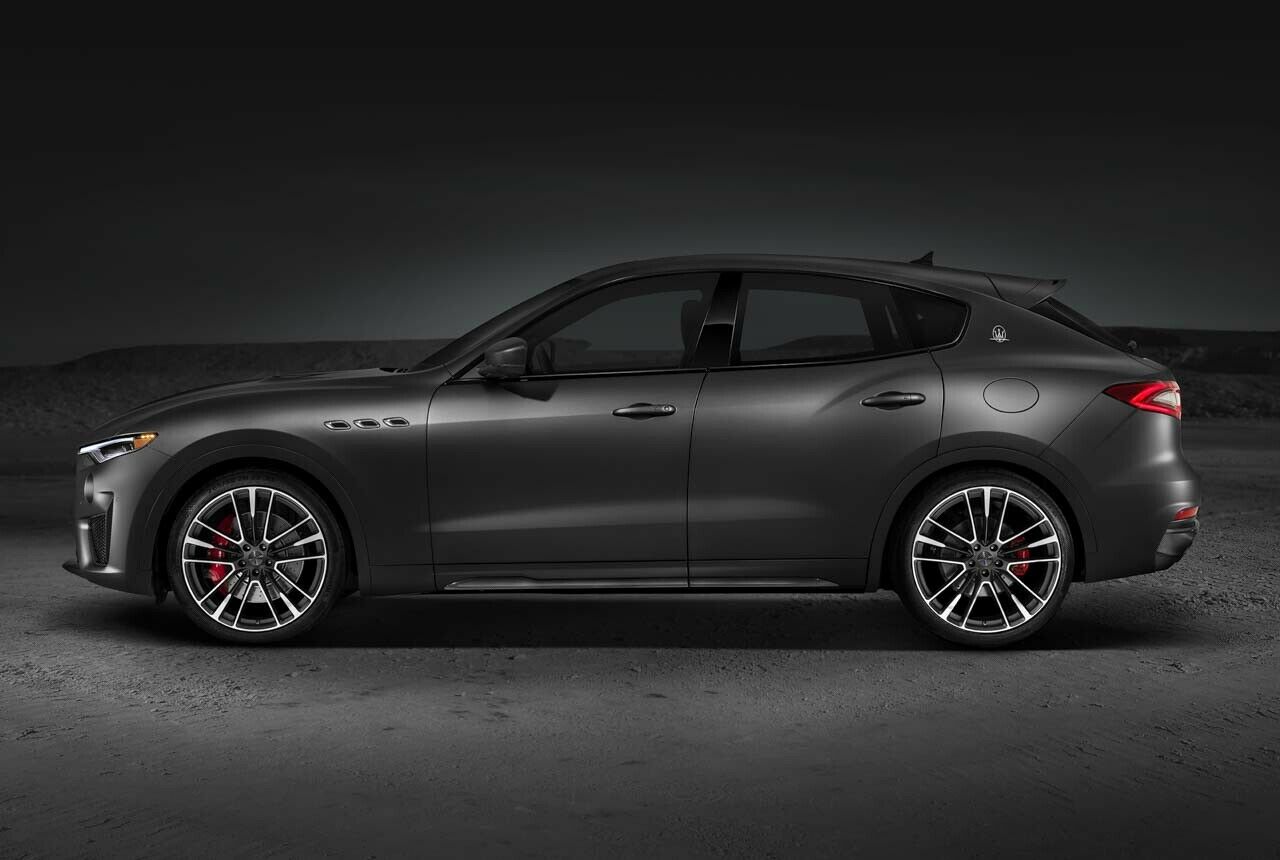 In den Radhäusern des Maserati Levante Trofeo stecken 22 Zoll-Felgen. Und der Mehrleistung angepasste Bremsscheiben und -beläge