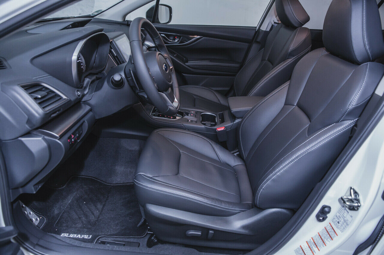 Das Cockpit des Subaru Impreza: Seitenansicht