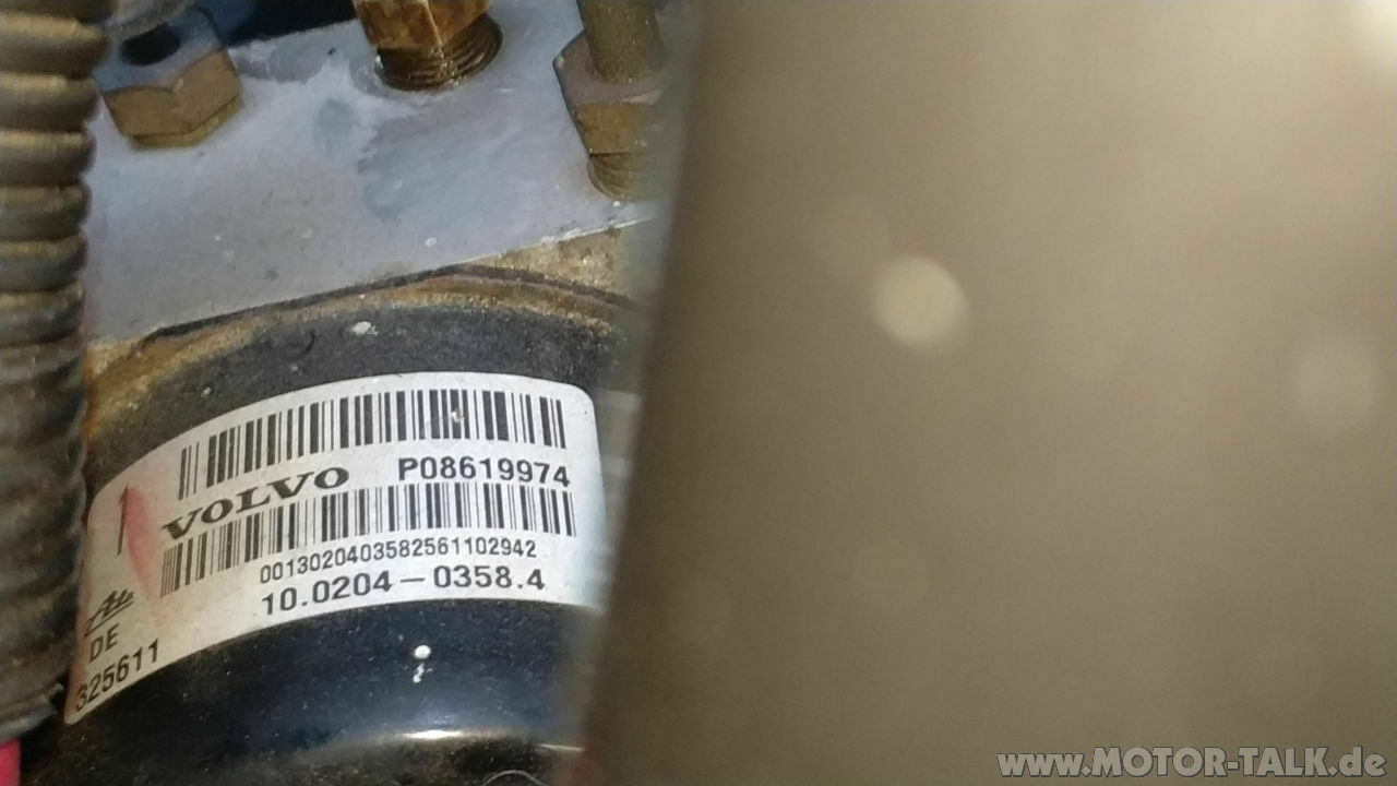 Volvo V70 II Bremse: keine Bremsflüssigkeit vorne rechts am ABS Hydraulikblock