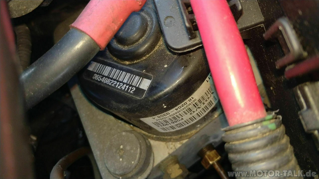 Volvo V70 II Bremse: keine Bremsflüssigkeit vorne rechts am ABS Hydraulikblock
