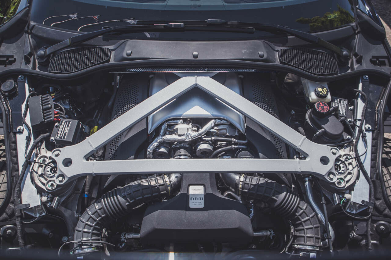 Der V8 von AMG: Ein gutes Stück kürzer und leichter, dabei kaum langsamer