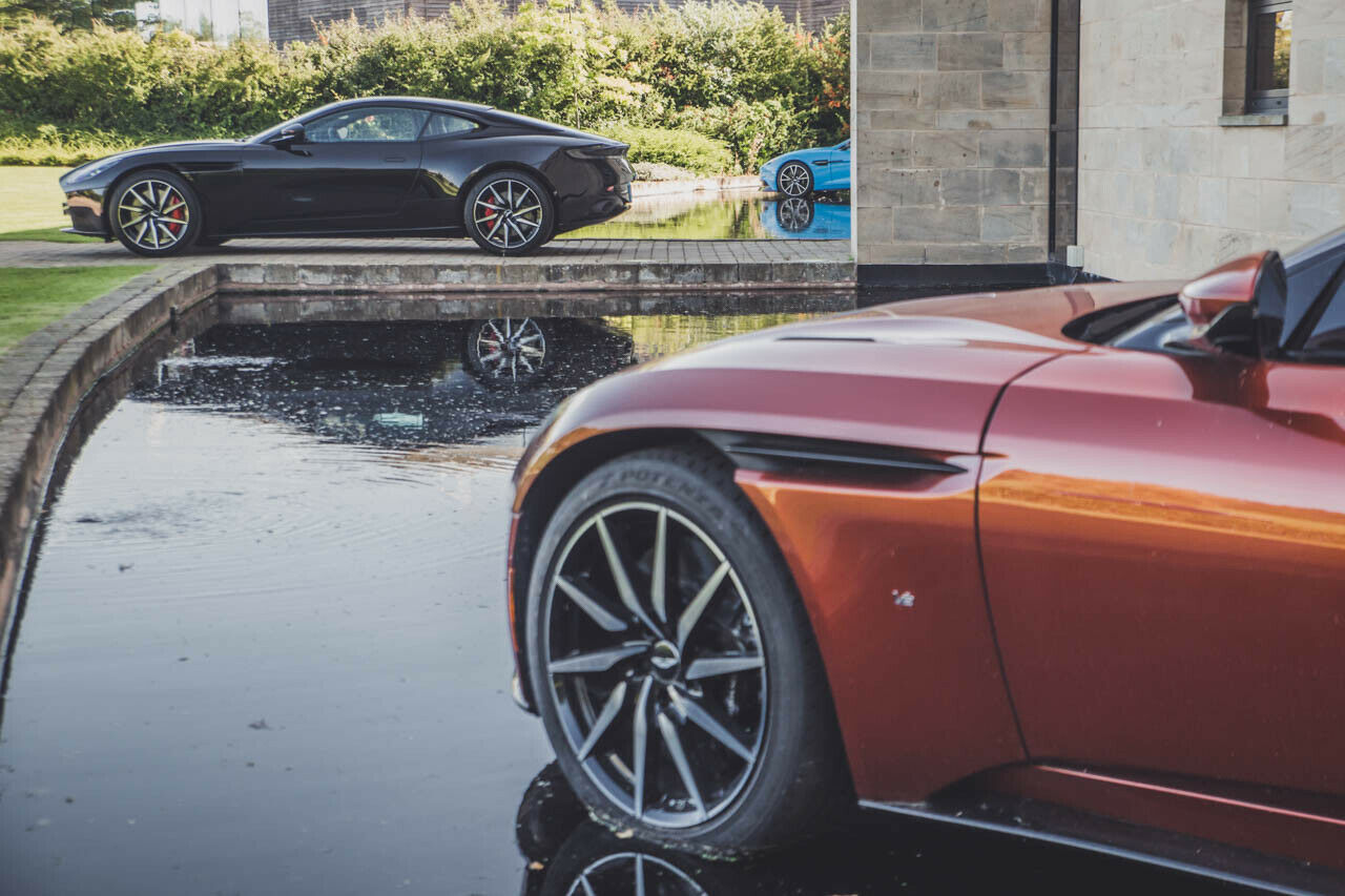 Wir starten am Aston-Werk in Gaydon, unweit von Birmingham