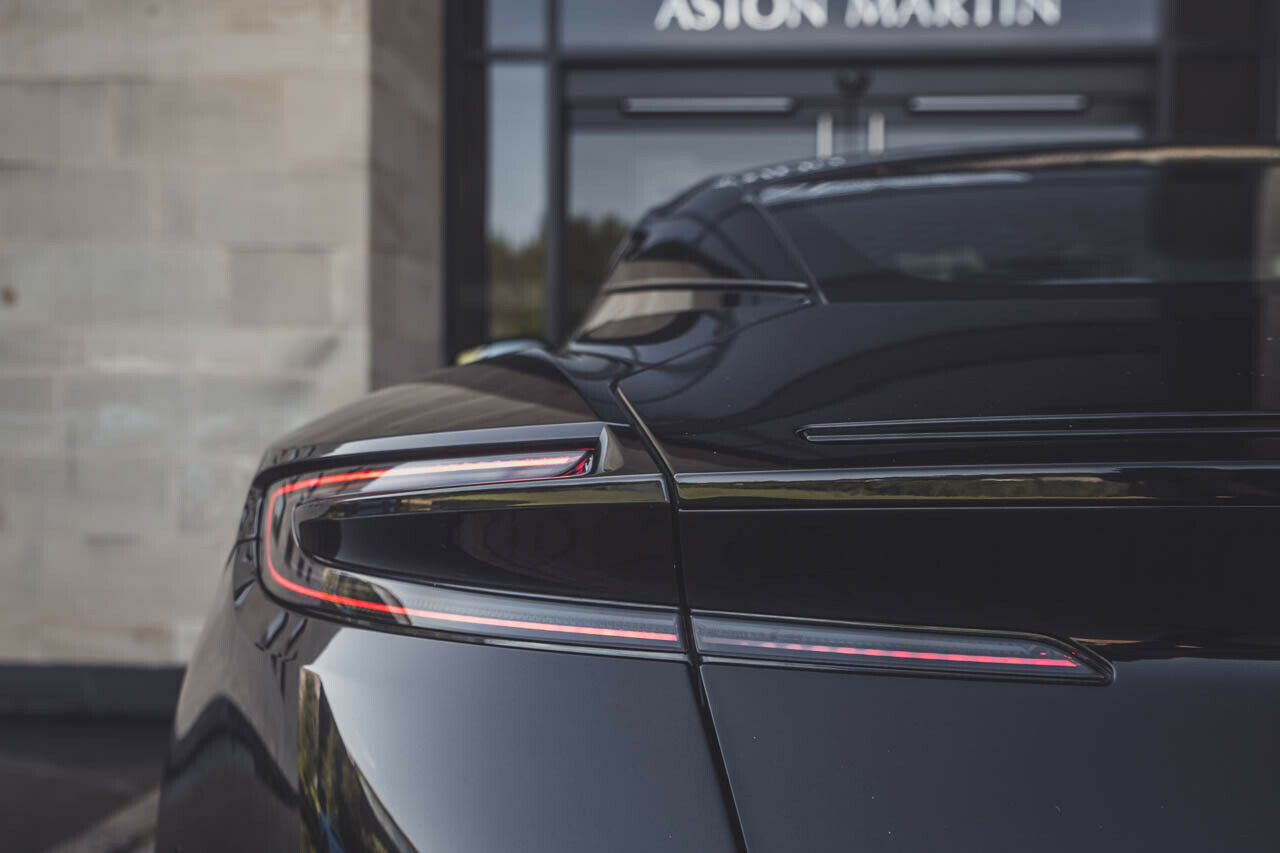 Aston Martin DB11 Roadtrip