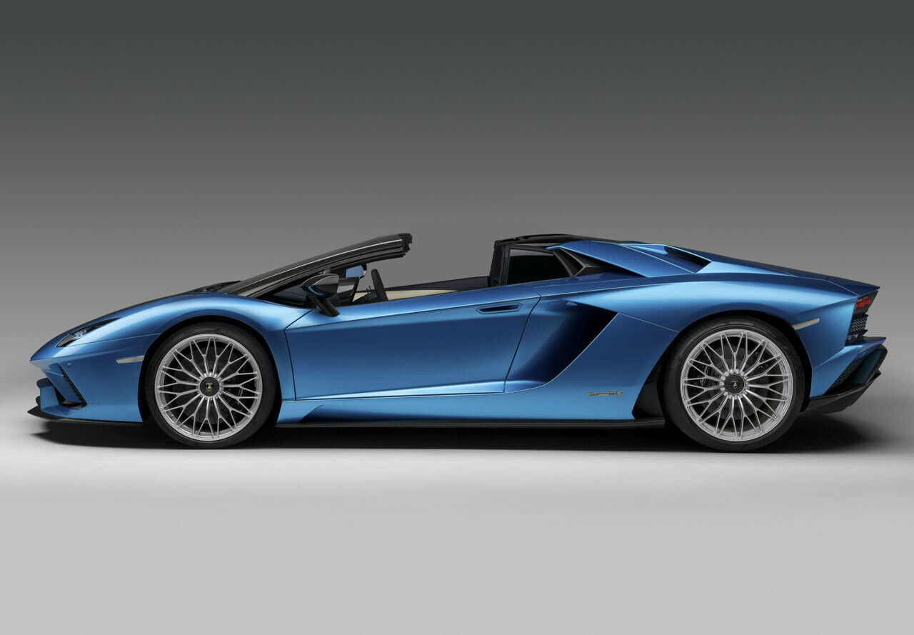 Das Facelift-Modell leistet 740 PS und erreicht Tempo 340