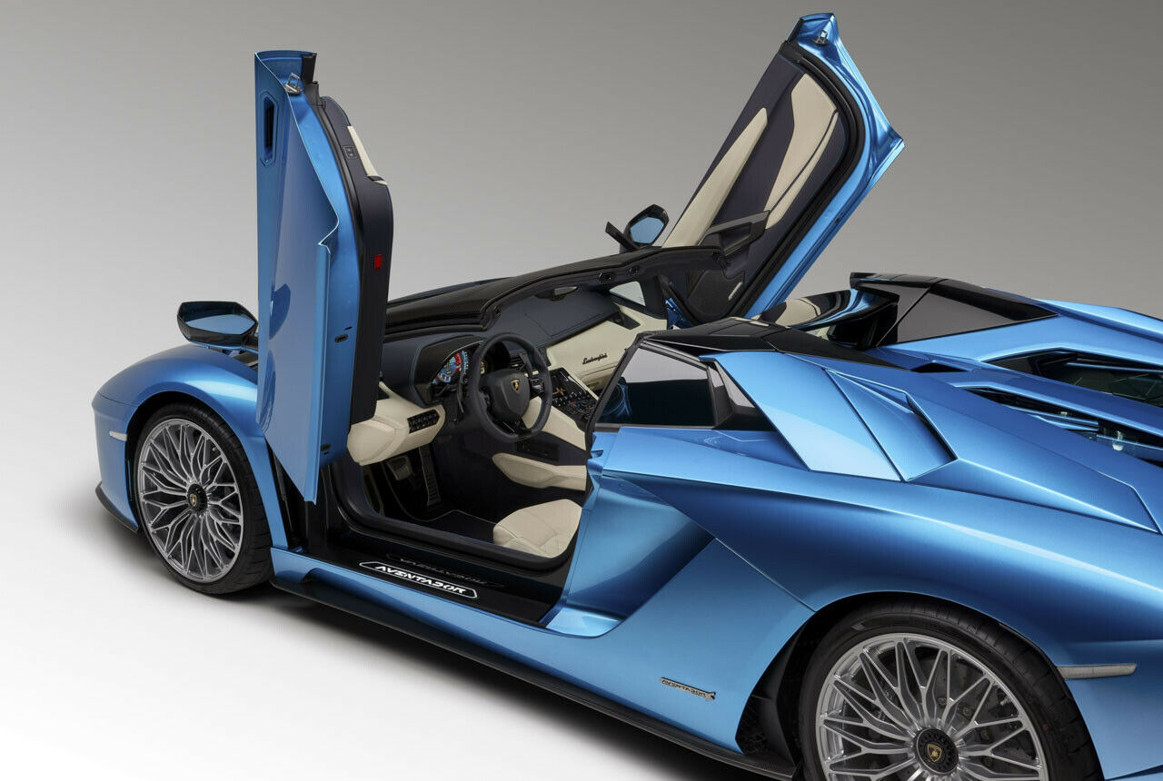 Typisch für den großen Lambo: Die Türen öffnen nach oben