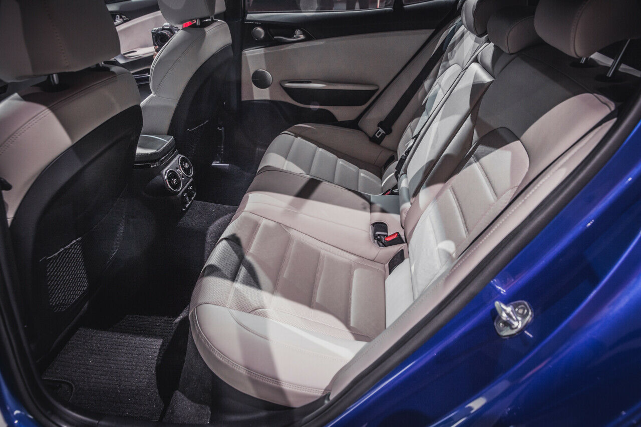 Ein Blick in die zweite Reihe des Kia Stinger