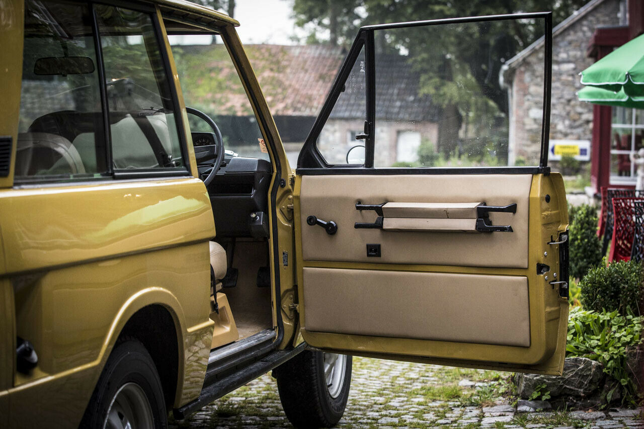 Die Tür des Range Rover von 1971: Die Dreiecksfenster helfen, wenn die Lüftung die Windschutzscheibe nicht mehr frei bekommt