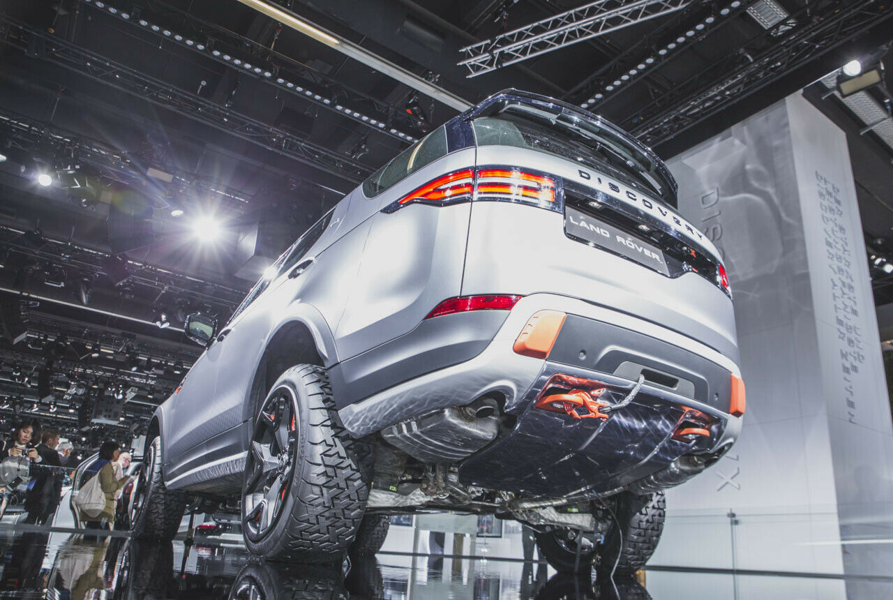 Seilwinde serienmäßig: Wenn im Gelände nichts mehr geht, hilft beim Land Rover Discovery SVX vielleicht noch der Haken