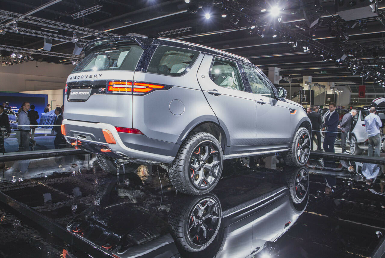 Böschungswinlkel über alles: Der Land Rover Ddiscovery SVX ist höher als das Standardmodell. Und trägt andere Stoßfänger