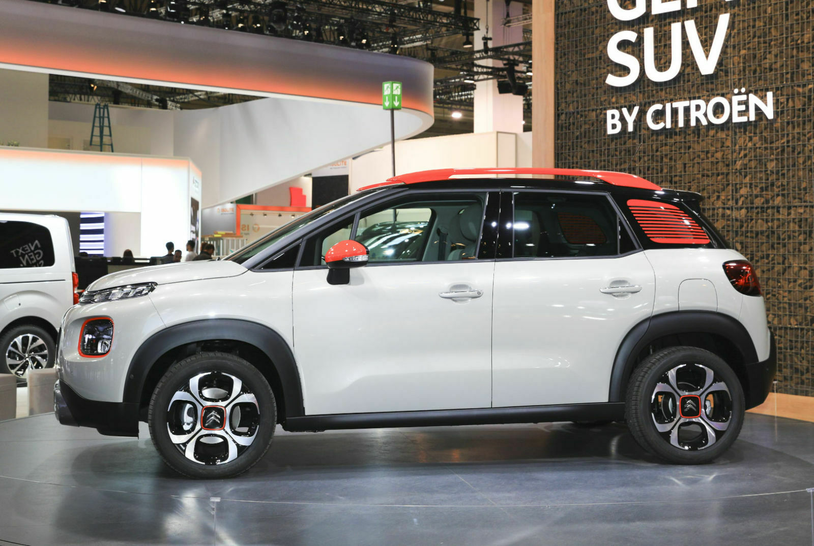 Citroën zeigt auf der IAA 2017 den C3 Aircross ohne Airbumps an den Flanken