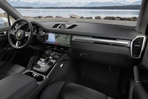 Porsche Cayenne Turbo (2017): Im Innenraum nah am Panamera