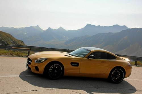 Amg-gt-s-auf-nufenenpass