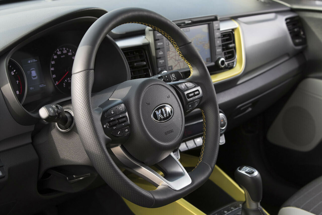 Das Stonic-Lenkrad liegt gut in der Hand, die Gewichtung komfortabel