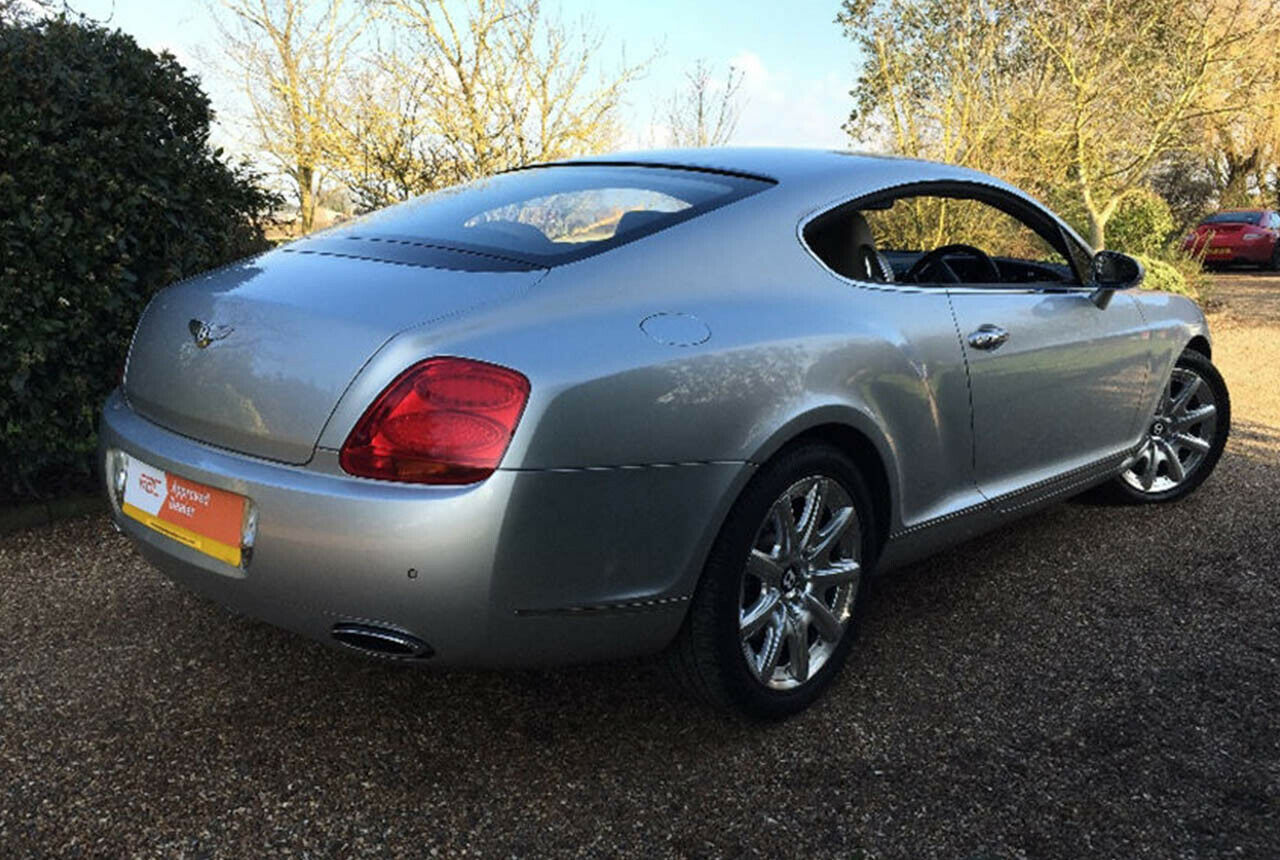 Als Basis-Modell für den Bentley-Offroader diente ein Continental GT von 2004